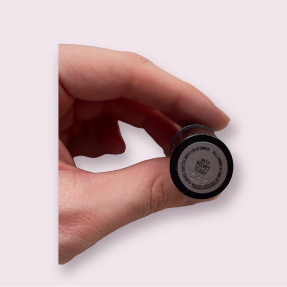 MAC Bundle - Pigments - Fix+ - Lipstick - Strobe Cream - Picture 2 of 5